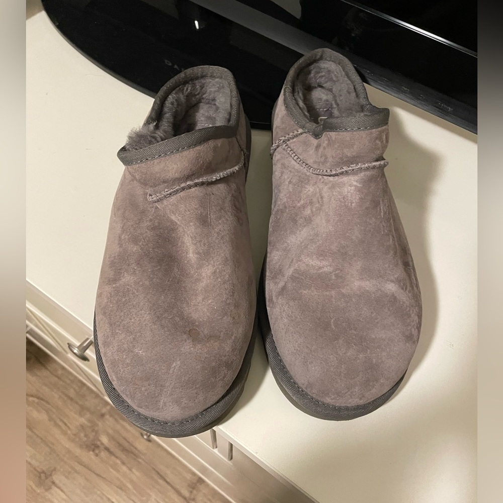 UGG Australia classic slipper, grey, size 9
